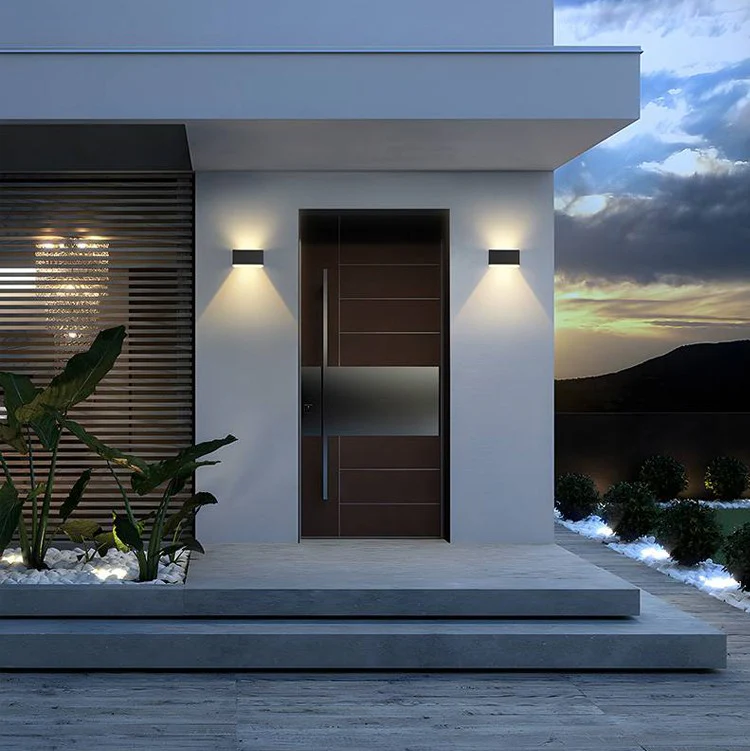 qubic_solar_wall_lights_1.webp
